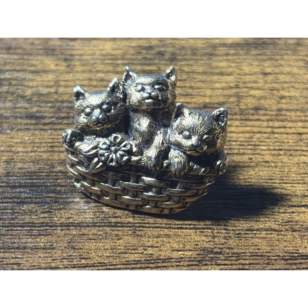 Cats Kittens In A Basket Screwback Gold Toned Lapel Hat Jacket Pin